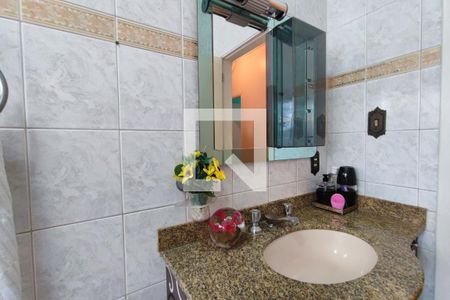 Casa à venda com 169m², 4 quartos e 2 vagasBanheiro Social