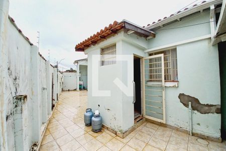 Casa à venda com 185m², 3 quartos e 4 vagasCorredor Lateral