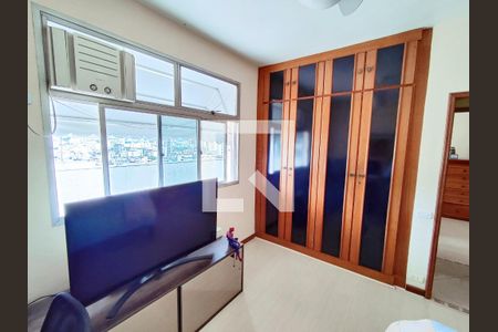 Apartamento à venda com 300m², 4 quartos e 2 vagas Apartamento à venda com 300m², 4 quartos e 2 vagasQuarto 3 - Armários