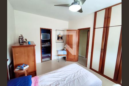 Apartamento à venda com 300m², 4 quartos e 2 vagas Apartamento à venda com 300m², 4 quartos e 2 vagasSuíte