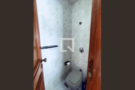 Apartamento à venda com 300m², 4 quartos e 2 vagas Apartamento à venda com 300m², 4 quartos e 2 vagasBanheiro de serviço