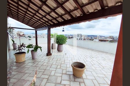 Apartamento à venda com 300m², 4 quartos e 2 vagas Apartamento à venda com 300m², 4 quartos e 2 vagasCobertura