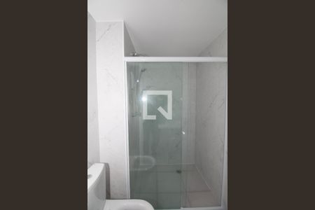 Banheiro de kitnet/studio para alugar com 1 quarto, 26m² em Jardim Independência, São Paulo