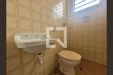 Casa à venda com 196m², 4 quartos e 4 vagas Casa à venda com 196m², 4 quartos e 4 vagasBanheiro de serviço