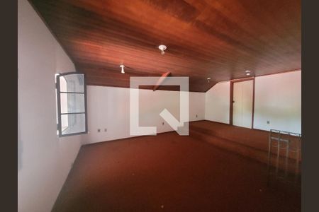Casa à venda com 196m², 4 quartos e 4 vagas Casa à venda com 196m², 4 quartos e 4 vagasSótão