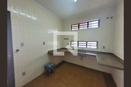 Casa à venda com 196m², 4 quartos e 4 vagas Casa à venda com 196m², 4 quartos e 4 vagasCozinha