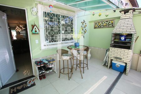 Casa à venda com 65m², 2 quartos e 2 vagasVaranda