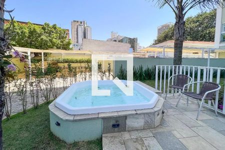 Apartamento à venda com 60m², 2 quartos e 2 vagas Apartamento à venda com 60m², 2 quartos e 2 vagasÁrea comum - Piscina
