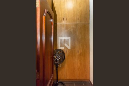 Casa à venda com 300m², 3 quartos e 2 vagas Casa à venda com 300m², 3 quartos e 2 vagasCloset - Quarto 3