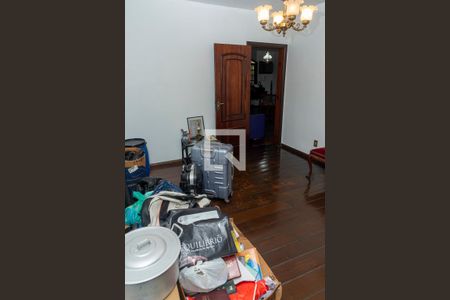 Casa à venda com 300m², 3 quartos e 2 vagas Casa à venda com 300m², 3 quartos e 2 vagasQuarto 1