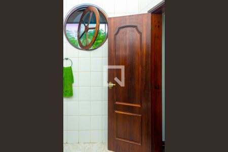 Casa à venda com 300m², 3 quartos e 2 vagas Casa à venda com 300m², 3 quartos e 2 vagasBanheiro - Quarto 2