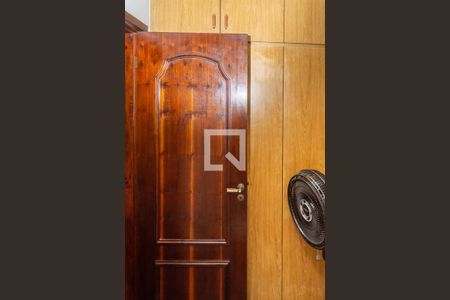 Casa à venda com 300m², 3 quartos e 2 vagas Casa à venda com 300m², 3 quartos e 2 vagasCloset - Quarto 3