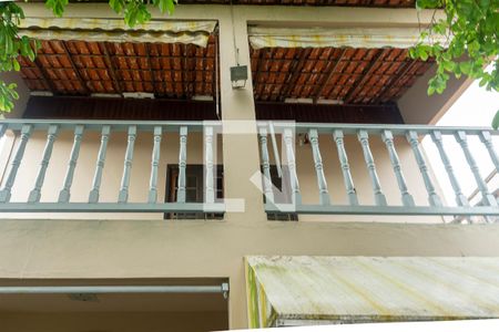 Casa à venda com 300m², 3 quartos e 2 vagas Casa à venda com 300m², 3 quartos e 2 vagasFachada