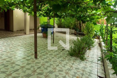 Casa à venda com 300m², 3 quartos e 2 vagas Casa à venda com 300m², 3 quartos e 2 vagasQuintal