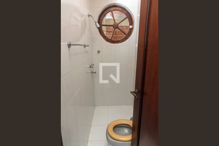Casa à venda com 300m², 3 quartos e 2 vagas Casa à venda com 300m², 3 quartos e 2 vagasBanheiro Social