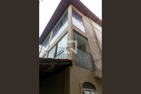 Casa à venda com 300m², 3 quartos e 2 vagas Casa à venda com 300m², 3 quartos e 2 vagasFachada fundos