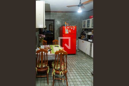 Casa à venda com 300m², 3 quartos e 2 vagas Casa à venda com 300m², 3 quartos e 2 vagasCozinha - Armários