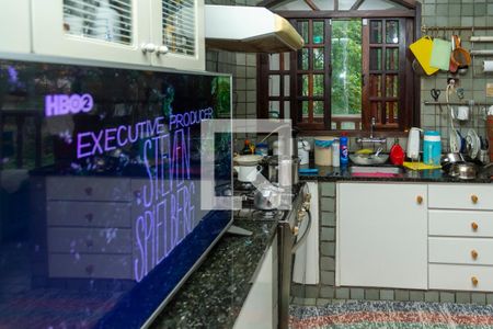 Casa à venda com 300m², 3 quartos e 2 vagas Casa à venda com 300m², 3 quartos e 2 vagasCozinha - Armários