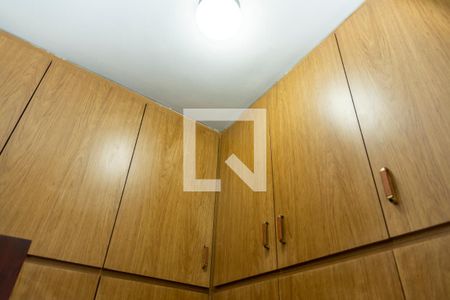 Casa à venda com 300m², 3 quartos e 2 vagas Casa à venda com 300m², 3 quartos e 2 vagasCloset - Quarto 3