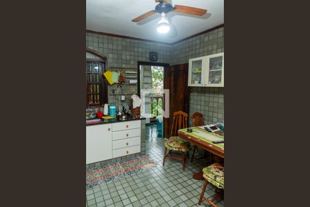 Casa à venda com 300m², 3 quartos e 2 vagas Casa à venda com 300m², 3 quartos e 2 vagasCozinha - Armários