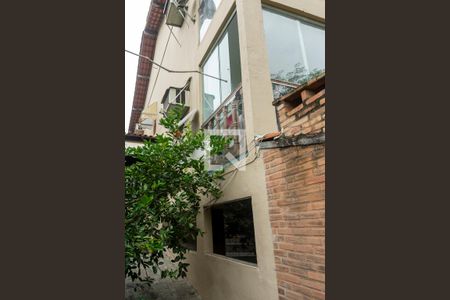 Casa à venda com 300m², 3 quartos e 2 vagas Casa à venda com 300m², 3 quartos e 2 vagasDetalhe quintal