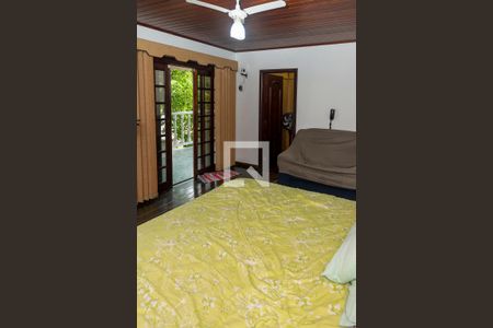 Casa à venda com 300m², 3 quartos e 2 vagas Casa à venda com 300m², 3 quartos e 2 vagasQuarto 3 - Suite