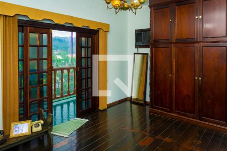 Casa à venda com 300m², 3 quartos e 2 vagas Casa à venda com 300m², 3 quartos e 2 vagasQuarto 2 - Suíte