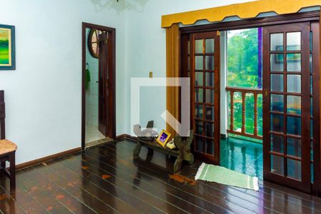 Casa à venda com 300m², 3 quartos e 2 vagas Casa à venda com 300m², 3 quartos e 2 vagasQuarto 2 - Suíte