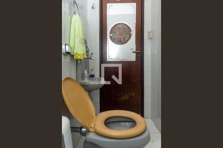 Casa à venda com 300m², 3 quartos e 2 vagas Casa à venda com 300m², 3 quartos e 2 vagasBanheiro Social