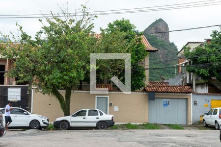 Casa à venda com 300m², 3 quartos e 2 vagas Casa à venda com 300m², 3 quartos e 2 vagasFachada - Rua