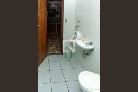 Casa à venda com 300m², 3 quartos e 2 vagas Casa à venda com 300m², 3 quartos e 2 vagasBanheiro da churrasqueira