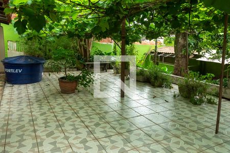 Casa à venda com 300m², 3 quartos e 2 vagas Casa à venda com 300m², 3 quartos e 2 vagasQuintal