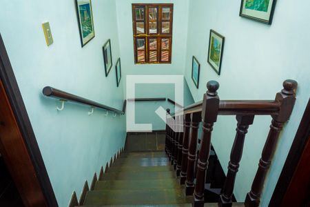 Casa à venda com 300m², 3 quartos e 2 vagas Casa à venda com 300m², 3 quartos e 2 vagasEscada para 2 andar