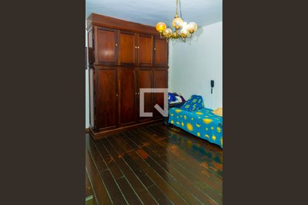 Casa à venda com 300m², 3 quartos e 2 vagas Casa à venda com 300m², 3 quartos e 2 vagasQuarto 2 - Suíte