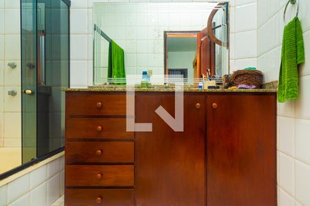 Casa à venda com 300m², 3 quartos e 2 vagas Casa à venda com 300m², 3 quartos e 2 vagasBanheiro - Quarto 2