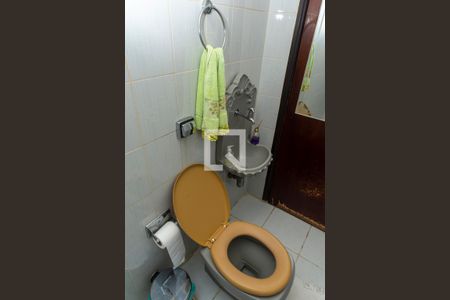 Casa à venda com 300m², 3 quartos e 2 vagas Casa à venda com 300m², 3 quartos e 2 vagasBanheiro Social