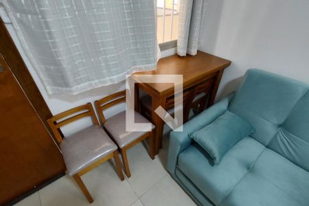Sala de apartamento para alugar com 2 quartos, 45m² em Guilhermina, Praia Grande