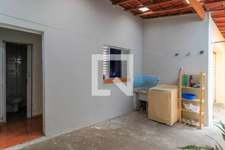 Casa à venda com 174m², 2 quartos e 6 vagas Casa à venda com 174m², 2 quartos e 6 vagasÁrea de Serviço
