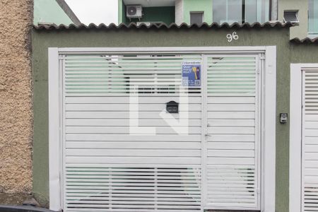 Casa à venda com 180m², 3 quartos e 4 vagas Casa à venda com 180m², 3 quartos e 4 vagasFachada