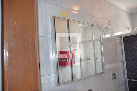 Casa à venda com 180m², 4 quartos e 1 vagaBanheiro 2