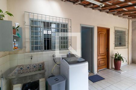 Casa à venda com 141m², 2 quartos e 8 vagas Casa à venda com 141m², 2 quartos e 8 vagasÁrea de Serviço