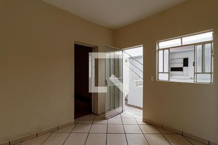 Sala de casa para alugar com 1 quarto, 35m² em Sagrada Família, Belo Horizonte