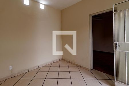 Sala de casa para alugar com 1 quarto, 35m² em Sagrada Família, Belo Horizonte
