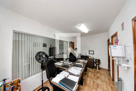 Casa à venda com 326m², 6 quartos e 3 vagasQuarto 4