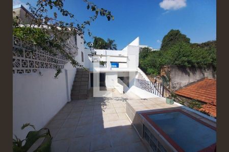 Casa à venda com 210m², 3 quartos e 1 vaga