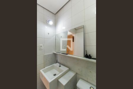Apartamento à venda com 57m², 2 quartos e 1 vaga Apartamento à venda com 57m², 2 quartos e 1 vagaBanheiro da Suíte 2