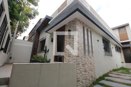 Casa à venda com 260m², 4 quartos e 2 vagasFachada casa