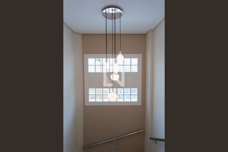 Casa à venda com 148m², 3 quartos e 2 vagas Casa à venda com 148m², 3 quartos e 2 vagasEscada