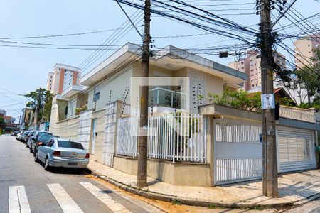 Casa à venda com 148m², 3 quartos e 2 vagas Casa à venda com 148m², 3 quartos e 2 vagasFachada