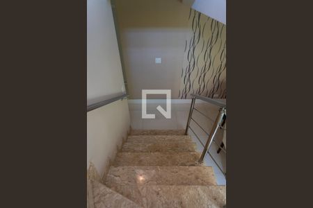 Casa à venda com 148m², 3 quartos e 2 vagas Casa à venda com 148m², 3 quartos e 2 vagasEscada